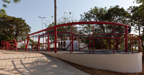Alberto Simes Park, Pedro Paes, Eugenio Teixeira Borges, IDOM, So Jos dos Campos, Brasilien, 2016, Landschaftsplanung, Abenteuerpark, Baumwipfelpfad, Parkanlage, rot