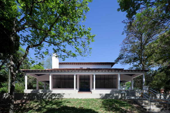 Alberto Simes Park, Pedro Paes, Eugenio Teixeira Borges, IDOM, So Jos dos Campos, Brasilien, 2016, Landschaftsplanung, Abenteuerpark, Baumwipfelpfad, Parkanlage, rot