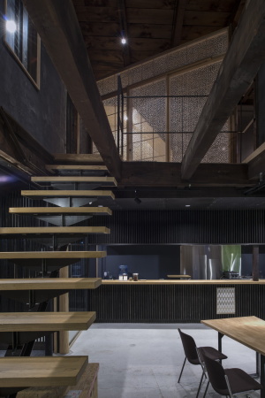 Tadanobu Omote, fumihiko sano, japan, tradition, bautradition, holzbau, traditioneller Holzbau, schreinerei, schreinermeister, schreiner, zimmermann, holz, lehm, umbau, ausbau, co-working, asien, japanisch, japanisches haus, studio, phenomenon