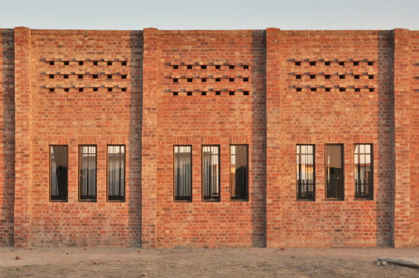 Dritte Welt, Ingenieure ohne Grenzen e.V., Hopley, Harare, Zimbabwe, Operation Murambatsvina, Massenobdachlosigkeit, Slum, informelle Siedlung, Gemeindezentrum, Schulbau, Lehmziegel, Studentenprojekt, Erwachsenenbildung Exodos