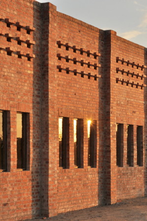 Dritte Welt, Ingenieure ohne Grenzen e.V., Hopley, Harare, Zimbabwe, Operation Murambatsvina, Massenobdachlosigkeit, Slum, informelle Siedlung, Gemeindezentrum, Schulbau, Lehmziegel, Studentenprojekt, Erwachsenenbildung Exodos