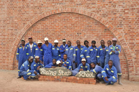 Dritte Welt, Ingenieure ohne Grenzen e.V., Hopley, Harare, Zimbabwe, Operation Murambatsvina, Massenobdachlosigkeit, Slum, informelle Siedlung, Gemeindezentrum, Schulbau, Lehmziegel, Studentenprojekt, Erwachsenenbildung Exodos