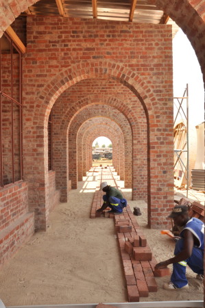 Dritte Welt, Ingenieure ohne Grenzen e.V., Hopley, Harare, Zimbabwe, Operation Murambatsvina, Massenobdachlosigkeit, Slum, informelle Siedlung, Gemeindezentrum, Schulbau, Lehmziegel, Studentenprojekt, Erwachsenenbildung Exodos