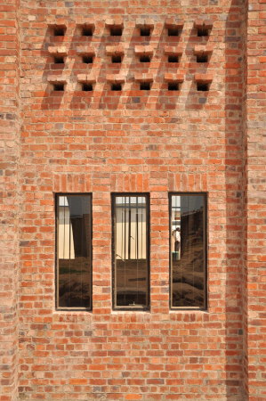 Dritte Welt, Ingenieure ohne Grenzen e.V., Hopley, Harare, Zimbabwe, Operation Murambatsvina, Massenobdachlosigkeit, Slum, informelle Siedlung, Gemeindezentrum, Schulbau, Lehmziegel, Studentenprojekt, Erwachsenenbildung Exodos