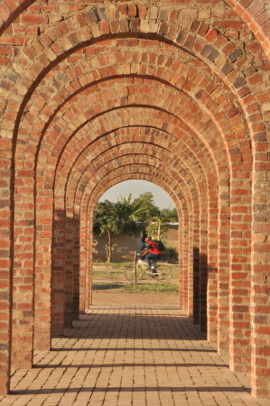 Dritte Welt, Ingenieure ohne Grenzen e.V., Hopley, Harare, Zimbabwe, Operation Murambatsvina, Massenobdachlosigkeit, Slum, informelle Siedlung, Gemeindezentrum, Schulbau, Lehmziegel, Studentenprojekt, Erwachsenenbildung Exodos