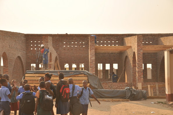 Dritte Welt, Ingenieure ohne Grenzen e.V., Hopley, Harare, Zimbabwe, Operation Murambatsvina, Massenobdachlosigkeit, Slum, informelle Siedlung, Gemeindezentrum, Schulbau, Lehmziegel, Studentenprojekt, Erwachsenenbildung Exodos