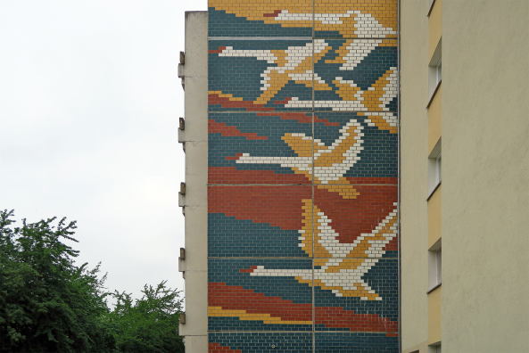 HALLE NEUSTADT: „Flug der Schwäne“ von Heinz Möhrdel aus dem Jahr 1984 ist akut vom Abriss bedroht.
