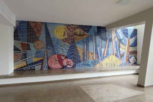 FREIBERG: Bemalte Spaltplatten von Werner Kttner mit dem Titel Die Entstehung der Braunkohle, 1968, im deutschen Brennstoffinstitut.