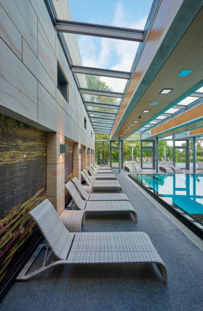 Hotel, Baunetz, Baunetz Meldung, Erweiterung, extension, Spa, Wellness, Pool, Schwimmbad, Valentin Wormbs, AHM Architekten,Peenetal, Peter Arnke, Brigitte Hntsch, Rolf Mattmller, Arnke Hntsch Mattmller, Umbau, Liepen, Gutshof Liepen, Hotel und Restaurant am Peenetal, Sauna