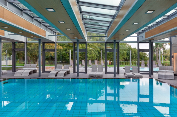 Hotel, Baunetz, Baunetz Meldung, Erweiterung, extension, Spa, Wellness, Pool, Schwimmbad, Valentin Wormbs, AHM Architekten,Peenetal, Peter Arnke, Brigitte Hntsch, Rolf Mattmller, Arnke Hntsch Mattmller, Umbau, Liepen, Gutshof Liepen, Hotel und Restaurant am Peenetal, Sauna