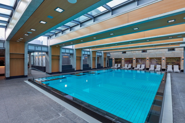 Hotel, Baunetz, Baunetz Meldung, Erweiterung, extension, Spa, Wellness, Pool, Schwimmbad, Valentin Wormbs, AHM Architekten,Peenetal, Peter Arnke, Brigitte H�ntsch, Rolf Mattm�ller, Arnke H�ntsch Mattm�ller, Umbau, Liepen, Gutshof Liepen, Hotel und Restaurant am Peenetal, Sauna