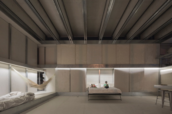 Ensamble Studio, Brookline, Brookline Massachusetts, Leichtbau, Bauschaum, foam, seel structure, Stahlgerst, Einfamilienhaus, single family house, Aufstockung, Umbau, reorganisation, extension, architecture film, construction process, Bauprozess, Architekturfilm, Madrid, pre-fabrication, Vorfertigung, Allraum