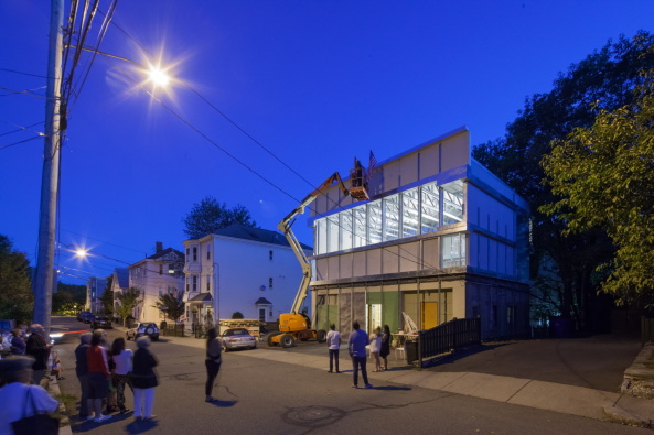 Ensamble Studio, Brookline, Brookline Massachusetts, Leichtbau, Bauschaum, foam, seel structure, Stahlgerst, Einfamilienhaus, single family house, Aufstockung, Umbau, reorganisation, extension, architecture film, construction process, Bauprozess, Architekturfilm, Madrid, pre-fabrication, Vorfertigung, Allraum