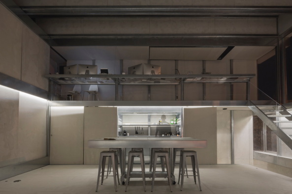 Ensamble Studio, Brookline, Brookline Massachusetts, Leichtbau, Bauschaum, foam, seel structure, Stahlgerst, Einfamilienhaus, single family house, Aufstockung, Umbau, reorganisation, extension, architecture film, construction process, Bauprozess, Architekturfilm, Madrid, pre-fabrication, Vorfertigung, Allraum