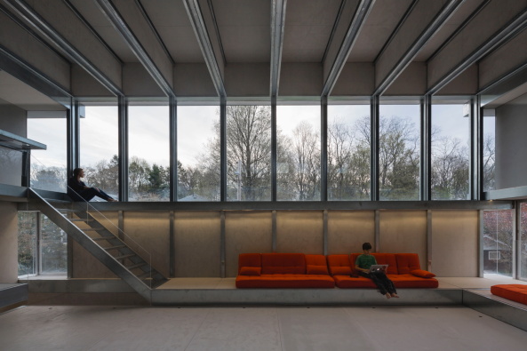 Ensamble Studio, Brookline, Brookline Massachusetts, Leichtbau, Bauschaum, foam, seel structure, Stahlgerst, Einfamilienhaus, single family house, Aufstockung, Umbau, reorganisation, extension, architecture film, construction process, Bauprozess, Architekturfilm, Madrid, pre-fabrication, Vorfertigung, Allraum