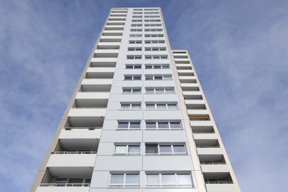 In Ulm konnten 4a Architekten mehrere Wohnt�rme aus den Sechzigerjahren sanieren.