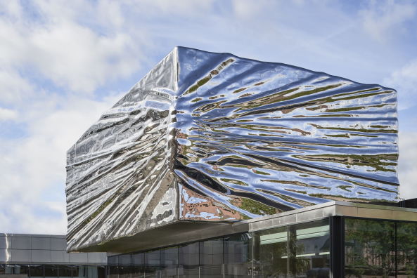 Snhetta, Lillehammer, Museum, Kino, Cinema, Expansion, Erweiterung, Lillehammer Kunstmuseum, cantilever, Stainless Steel, Weidemansalen, Weidemann, Norwegian architecture, Bard Breivik, Erling Viksj, Naturbetong, Waschbeton, Olympic Wintergames, Mark Syke, Ketil Jacobsen