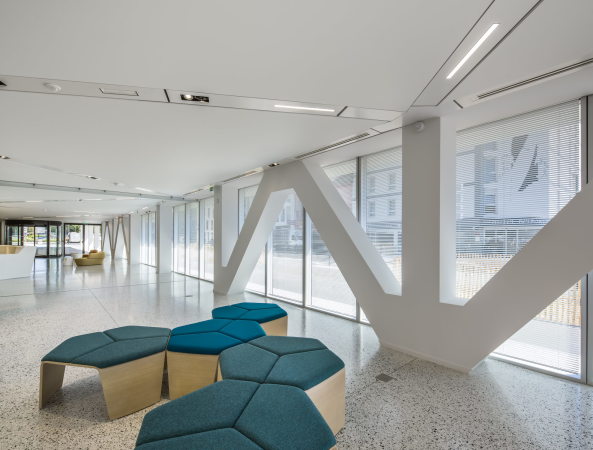 Bank, Frankreich, Nantes, Credit Mutuel, AIA Associ�s, Heliotrop, Transparenz, Transparency, Glasfassade, Silkscreen, Siebdruck, B�rogeb�ude, Officebuilding, Luc Boegly, Guillaume Sartre, Richard Hamilton, France