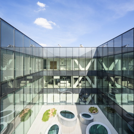 Bank, Frankreich, Nantes, Credit Mutuel, AIA Associ�s, Heliotrop, Transparenz, Transparency, Glasfassade, Silkscreen, Siebdruck, B�rogeb�ude, Officebuilding, Luc Boegly, Guillaume Sartre, Richard Hamilton, France