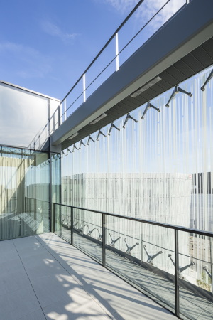 Bank, Frankreich, Nantes, Credit Mutuel, AIA Associ�s, Heliotrop, Transparenz, Transparency, Glasfassade, Silkscreen, Siebdruck, B�rogeb�ude, Officebuilding, Luc Boegly, Guillaume Sartre, Richard Hamilton, France