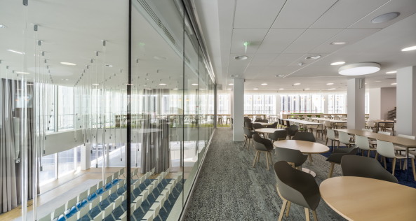 Bank, Frankreich, Nantes, Credit Mutuel, AIA Associ�s, Heliotrop, Transparenz, Transparency, Glasfassade, Silkscreen, Siebdruck, B�rogeb�ude, Officebuilding, Luc Boegly, Guillaume Sartre, Richard Hamilton, France