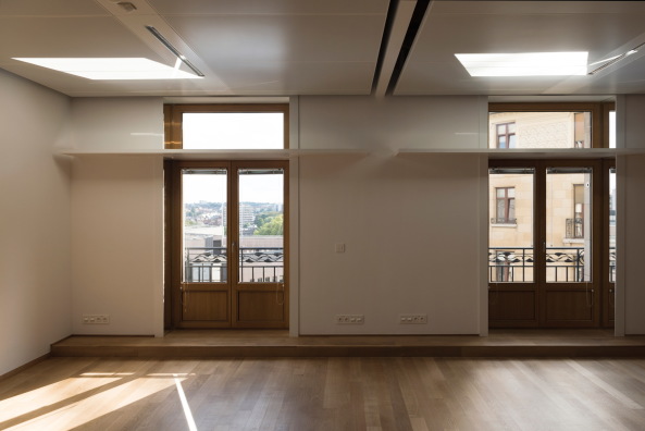 Philippe Samyn, Marie-Franoise Plissart, Quentin Olbrechts, Thierry Henrard, Jacques Ceyssens, European Union, europa, europa-gebude, europische union, europischer rat, ratssitz, neubau, umbau, denkmal, aufstockung, glas, glauskubus, transparenz, fassade, doppelte, laterne, vase, stahl, dach, photovoltaik, solar, sonnenenergie, energie, fenster, austausch, farben, saal, Lex-Gebude und Justus Lipsius, Michel Polak, Samyn and Partners, brssel, Georges Meurant, Rsidence, Palace, residence