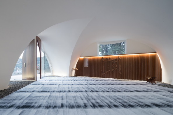 leftish, left, iwan baan, ieva Saudargaite, moschee mosque, libanon, lebanon, umbau, umnutzung, mekka, ausrichtung, wei, stahl, lamellen, mensch, schrift, islam, moslem, beten, bethaus, gotteshaus, gott, allah, typografie, ornament, architektur, beten, spirituell, sakral, sakralbau