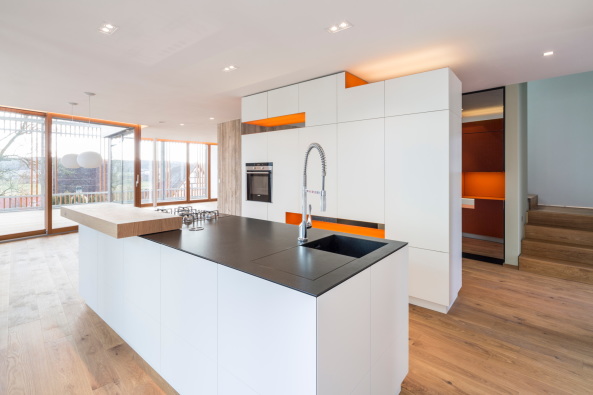 Putz, krnig, Holzstbe, Lrche, regional, verschobener Grundriss, shifted groundfloor, Hlle, shell, larch, Wohnhaus, Living, countryside, Stefan Mayer, Reinhardshofen, Markus Gentner