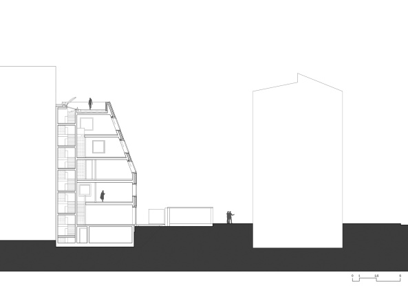 Barkow Leibinger, Berlin, Baunetz Meldung, Baunetz, Wohnhaus, Hinterhof, Berlin, Prenzlauer Berg, Hinterhaus, Quergebude, Ziegel, Klinker, shape, form, Dach, steiles Dach, steep roof, all over, brick, Zweifamilienhaus, Simon Menges, Laurian Ghinitoiu, skandinavische Moderne, scandinavian modernism, Dachterrasse, roof terrace