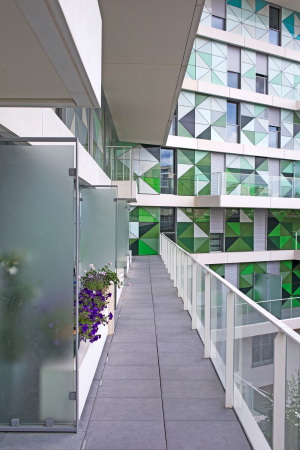 Wohnhaus, Frankreich, Boulogne-Billancourt, ZAC, Entwicklungsgebiet, Beckmann-NThp, ALIS, Locked-In-Syndrom, Locked-In-Syndrome, ZAC Seguin Rives de Seine, Paris, Javier Callejas, Olivier Amsellem, Christophe Valtin, enamelled glass