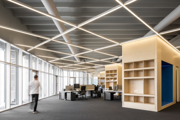 Klaas Verdu, 2dvw, belgien, niederlande, architekten, architectuurbureau, johan de wachter, aluminium, stahl, fassade, profile, gefalteter, gefaltet, gewerbe, packaging, deca, verpackungen, deka, halle, bro, firmenzentrale, headquarters, zentrale, sitz, unternehmenssitz, firmensitz, arc16, detail, award, faltung, johan de wachter, jdwa