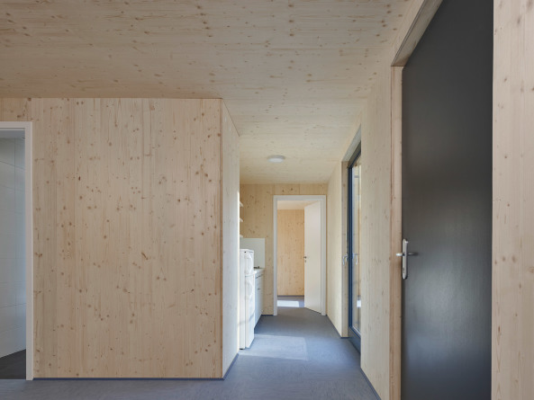 Werner Sobek, Flchtlingsunterkungt, Container, Holz, Lrche, Winnenden, Kleinstadt, Stuttgart, Baden-Wrttemberg, Fertigstellung, 2016, 2017, Holz