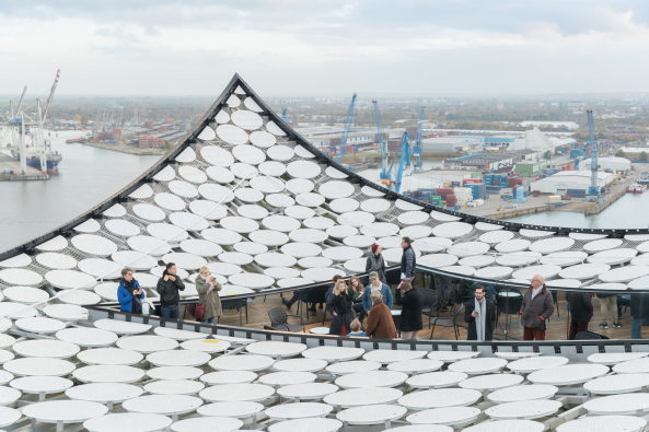 Elbphilharmonie, Hamburg, Hafencity Hamburg, Herzog & de Meuron, Jacques Herzog, Pierre de Meuron, Akustik, Konzerthaus, Konzertsaal, Neubau, Gro�projekt, Baukosten, Bauskandal, Hochtief, Elbphilharmonie Hamburg, Yasuhisa Toyota, Nagata Acoustics, Richtfest, Fassade, Orchester, Wei�e Haut, Konzerthalle, Baunetz, Baunetz-Meldungen, Architektur, Deutsche Architektur, Architektur und Musik, architecture and music, Laeiszhalle Elbphilharmonie Hamburg, Olaf Scholz, Musik an der Elbe, Hansestadt Hamburg, Architekturhighlight, Er�ffnung Elbphilharmonie, Er�ffnungskonzert, Konzert, Elphi, Ole von Beust, Kaispeicher A, Investor, Hamburger Hafen, Icon, Ikone, Speicherstadt, Fundament, Dach, Laeiszhalle, Orgel, Kammermusik, Karten Elbphilharmonie, uncube accoustics, Philharmonie