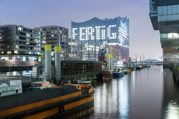 Elbphilharmonie, Hamburg, Hafencity Hamburg, Herzog & de Meuron, Jacques Herzog, Pierre de Meuron, Akustik, Konzerthaus, Konzertsaal, Neubau, Groprojekt, Baukosten, Bauskandal, Hochtief, Elbphilharmonie Hamburg, Yasuhisa Toyota, Nagata Acoustics, Richtfest, Fassade, Orchester, Weie Haut, Konzerthalle, Baunetz, Baunetz-Meldungen, Architektur, Deutsche Architektur, Architektur und Musik, architecture and music, Laeiszhalle Elbphilharmonie Hamburg, Olaf Scholz, Musik an der Elbe, Hansestadt Hamburg, Architekturhighlight, Erffnung Elbphilharmonie, Erffnungskonzert, Konzert, Elphi, Ole von Beust, Kaispeicher A, Investor, Hamburger Hafen, Icon, Ikone, Speicherstadt, Fundament, Dach, Laeiszhalle, Orgel, Kammermusik, Karten Elbphilharmonie, uncube accoustics, Philharmonie
