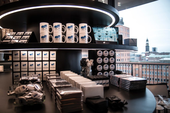 Elbphilharmonie, Hamburg, Hafencity Hamburg, Herzog & de Meuron, Jacques Herzog, Pierre de Meuron, Akustik, Konzerthaus, Konzertsaal, Neubau, Gro�projekt, Baukosten, Bauskandal, Hochtief, Elbphilharmonie Hamburg, Yasuhisa Toyota, Nagata Acoustics, Richtfest, Fassade, Orchester, Wei�e Haut, Konzerthalle, Baunetz, Baunetz-Meldungen, Architektur, Deutsche Architektur, Architektur und Musik, architecture and music, Laeiszhalle Elbphilharmonie Hamburg, Olaf Scholz, Musik an der Elbe, Hansestadt Hamburg, Architekturhighlight, Er�ffnung Elbphilharmonie, Er�ffnungskonzert, Konzert, Elphi, Ole von Beust, Kaispeicher A, Investor, Hamburger Hafen, Icon, Ikone, Speicherstadt, Fundament, Dach, Laeiszhalle, Orgel, Kammermusik, Karten Elbphilharmonie, uncube accoustics, Philharmonie