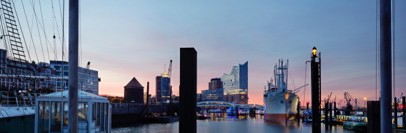 Elbphilharmonie, Hamburg, Hafencity Hamburg, Herzog & de Meuron, Jacques Herzog, Pierre de Meuron, Akustik, Konzerthaus, Konzertsaal, Neubau, Gro�projekt, Baukosten, Bauskandal, Hochtief, Elbphilharmonie Hamburg, Yasuhisa Toyota, Nagata Acoustics, Richtfest, Fassade, Orchester, Wei�e Haut, Konzerthalle, Baunetz, Baunetz-Meldungen, Architektur, Deutsche Architektur, Architektur und Musik, architecture and music, Laeiszhalle Elbphilharmonie Hamburg, Olaf Scholz, Musik an der Elbe, Hansestadt Hamburg, Architekturhighlight, Er�ffnung Elbphilharmonie, Er�ffnungskonzert, Konzert, Elphi, Ole von Beust, Kaispeicher A, Investor, Hamburger Hafen, Icon, Ikone, Speicherstadt, Fundament, Dach, Laeiszhalle, Orgel, Kammermusik, Karten Elbphilharmonie, uncube accoustics, Philharmonie