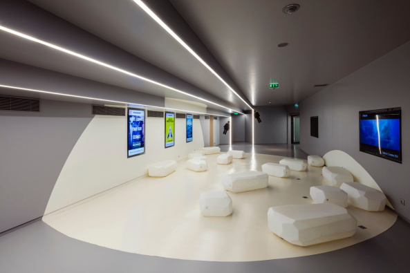 Baunetz, Baunetz Meldung, Architektur, architecture, Paris, Montparnasse, 14. Arrondissement, Frankreich, Kino Al�sia, Manuelle Gautrand, Kino, Cinema, animierte Fassade, LED, Luc Boegly, Guillaume Guerin