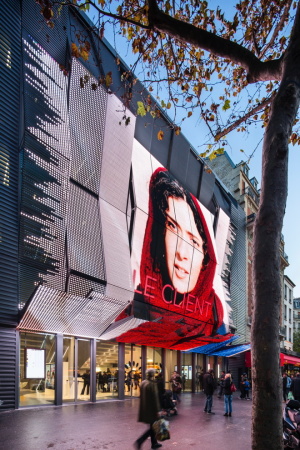 Baunetz, Baunetz Meldung, Architektur, architecture, Paris, Montparnasse, 14. Arrondissement, Frankreich, Kino Alsia, Manuelle Gautrand, Kino, Cinema, animierte Fassade, LED, Luc Boegly, Guillaume Guerin