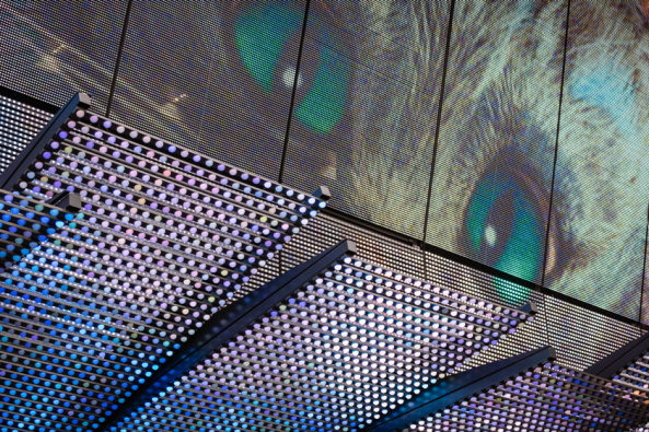 Baunetz, Baunetz Meldung, Architektur, architecture, Paris, Montparnasse, 14. Arrondissement, Frankreich, Kino Al�sia, Manuelle Gautrand, Kino, Cinema, animierte Fassade, LED, Luc Boegly, Guillaume Guerin