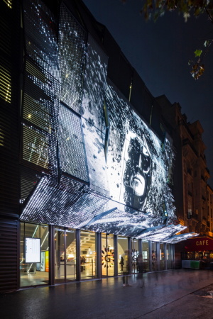 Baunetz, Baunetz Meldung, Architektur, architecture, Paris, Montparnasse, 14. Arrondissement, Frankreich, Kino Al�sia, Manuelle Gautrand, Kino, Cinema, animierte Fassade, LED, Luc Boegly, Guillaume Guerin