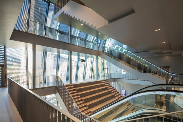 Baunetz, Baunetz Meldung, Architektur, architecture, Paris, Montparnasse, 14. Arrondissement, Frankreich, Kino Al�sia, Manuelle Gautrand, Kino, Cinema, animierte Fassade, LED, Luc Boegly, Guillaume Guerin