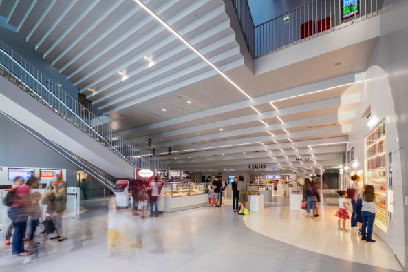 Baunetz, Baunetz Meldung, Architektur, architecture, Paris, Montparnasse, 14. Arrondissement, Frankreich, Kino Al�sia, Manuelle Gautrand, Kino, Cinema, animierte Fassade, LED, Luc Boegly, Guillaume Guerin