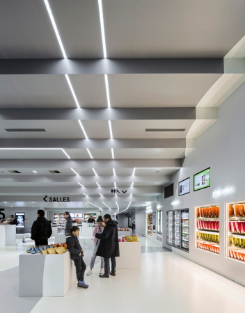 Baunetz, Baunetz Meldung, Architektur, architecture, Paris, Montparnasse, 14. Arrondissement, Frankreich, Kino Al�sia, Manuelle Gautrand, Kino, Cinema, animierte Fassade, LED, Luc Boegly, Guillaume Guerin