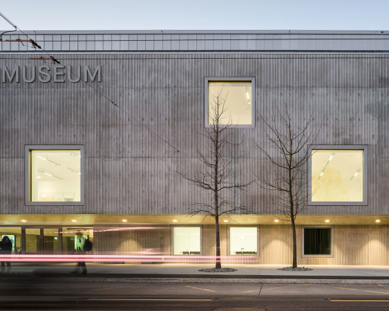 Beton, Museum, Michael Meier und Marius Hug Architekten (Z�rich), Armon Semadeni Architekten (Z�rich), Stil, Typologie, Museum, Saal, Museums�ra, Bruch, typology, style, dorische S�ule, Industriearchitektur, Einschnitte, geriffelt, Fensterquadrat, Roman Keller, Sankt Gallen