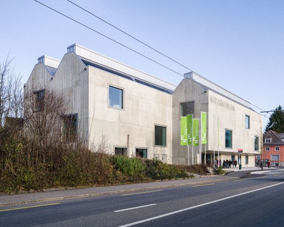 Beton, Museum, Michael Meier und Marius Hug Architekten (Z�rich), Armon Semadeni Architekten (Z�rich), Stil, Typologie, Museum, Saal, Museums�ra, Bruch, typology, style, dorische S�ule, Industriearchitektur, Einschnitte, geriffelt, Fensterquadrat, Roman Keller, Sankt Gallen