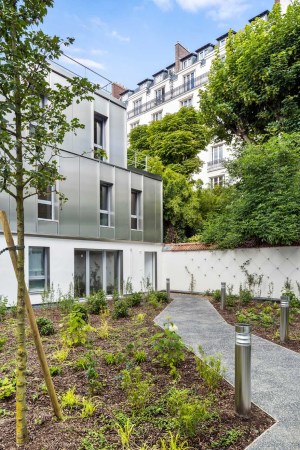 Paris, Rue Nicolo, 16 Arrondissement, Sozialer Wohnungbau, Tequi Architectes, Social Housing, Paris habitat, Brushed stainless steel, Edelstahl, Hofhaus, Sergio Grazia, Bertrand Delanoe