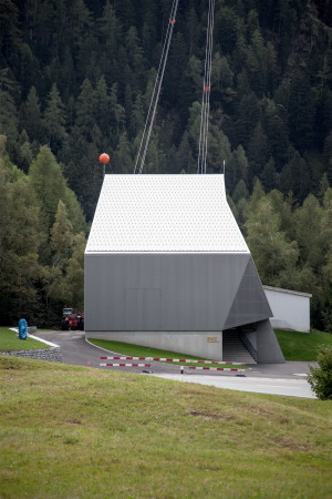 seilbahn, stausee, graubnden, reprsentativ, elektrizitt, kraftwerk, see, schweiz, Alder Clavuot Nunzi, Planerwahlverfahren, Jungarchitekten, berg, alpen, alpin, newcomer, bergsee, bergbahn, talstation, bergstation, staumauer, panorama, gondel, jury, wettbewerb, neubau, beton, stahl, blech, Albignasee, Albigna