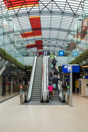 Amsterdam, Niederlande, Netherlands, IJhal, WAA, Wiel Arets Architects, Passage, Bahnhof, main station,arcade, galleria, pedestrian passageway, terrazzo