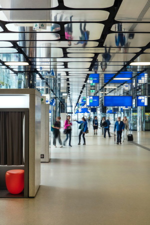 Amsterdam, Niederlande, Netherlands, IJhal, WAA, Wiel Arets Architects, Passage, Bahnhof, main station,arcade, galleria, pedestrian passageway, terrazzo