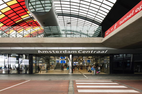 Amsterdam, Niederlande, Netherlands, IJhal, WAA, Wiel Arets Architects, Passage, Bahnhof, main station,arcade, galleria, pedestrian passageway, terrazzo